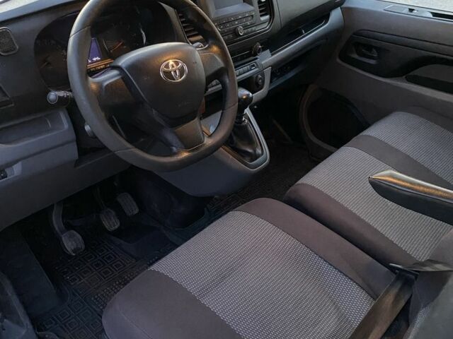 Белый Тойота Другая, объемом двигателя 2 л и пробегом 180 тыс. км за 21000 $, фото 4 на Automoto.ua