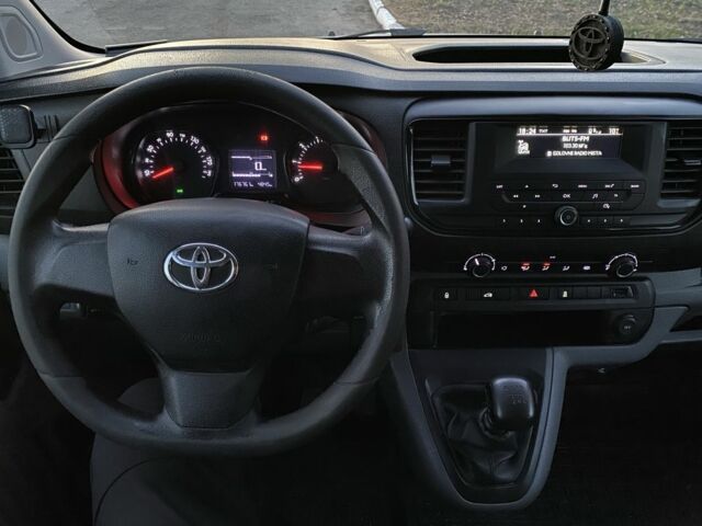 Белый Тойота Другая, объемом двигателя 2 л и пробегом 180 тыс. км за 21000 $, фото 6 на Automoto.ua