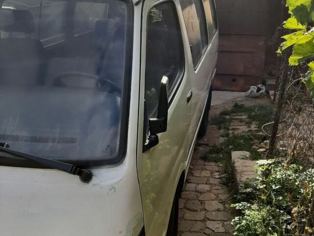 Белый Тойота Другая, объемом двигателя 0 л и пробегом 425 тыс. км за 2300 $, фото 3 на Automoto.ua