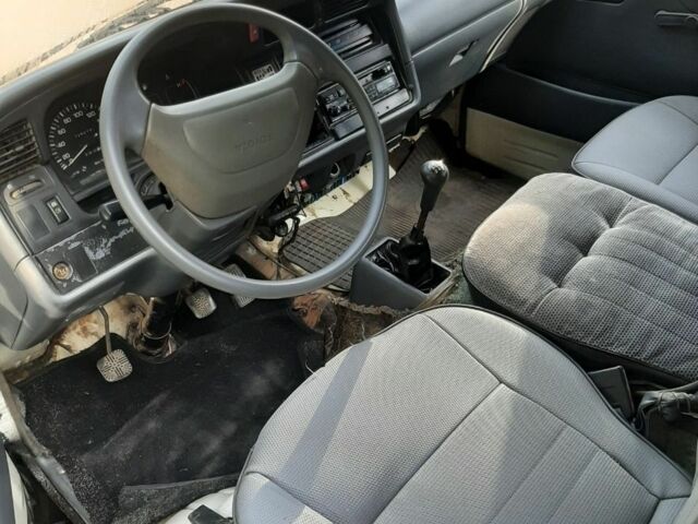 Белый Тойота Другая, объемом двигателя 0 л и пробегом 425 тыс. км за 2300 $, фото 4 на Automoto.ua