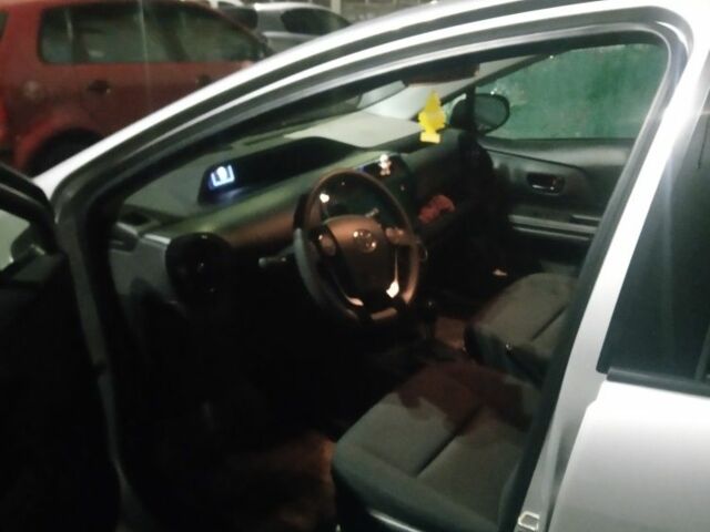 Сірий Тойота Інша, об'ємом двигуна 1.5 л та пробігом 61 тис. км за 13600 $, фото 6 на Automoto.ua