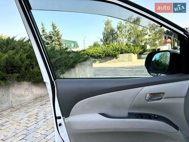 Белый Тойота Эстима, объемом двигателя 2.36 л и пробегом 137 тыс. км за 13700 $, фото 36 на Automoto.ua