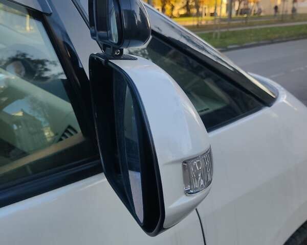 Белый Тойота Эстима, объемом двигателя 2.4 л и пробегом 128 тыс. км за 13750 $, фото 6 на Automoto.ua