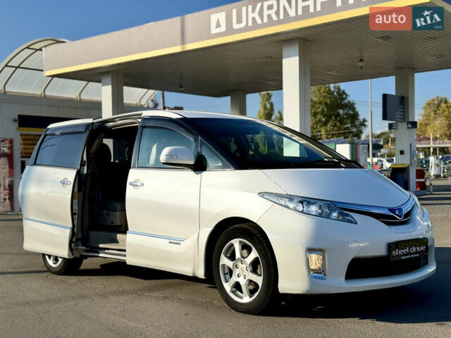 Белый Тойота Эстима, объемом двигателя 2.36 л и пробегом 101 тыс. км за 13499 $, фото 1 на Automoto.ua