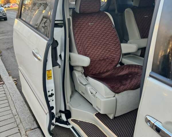 Белый Тойота Эстима, объемом двигателя 2.4 л и пробегом 128 тыс. км за 13750 $, фото 9 на Automoto.ua