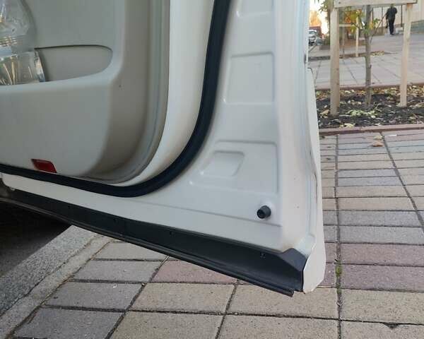 Белый Тойота Эстима, объемом двигателя 2.4 л и пробегом 128 тыс. км за 13750 $, фото 10 на Automoto.ua