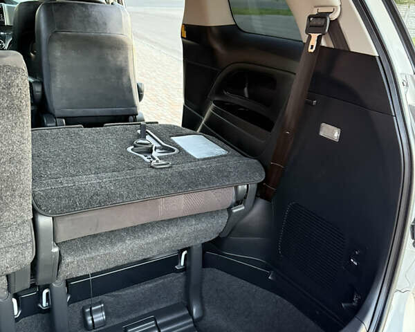 Білий Тойота Естіма, об'ємом двигуна 2.4 л та пробігом 130 тис. км за 16700 $, фото 62 на Automoto.ua