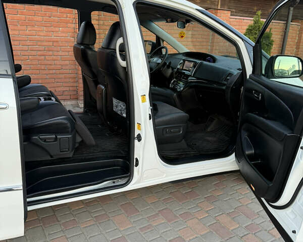 Білий Тойота Естіма, об'ємом двигуна 2.4 л та пробігом 130 тис. км за 16700 $, фото 52 на Automoto.ua