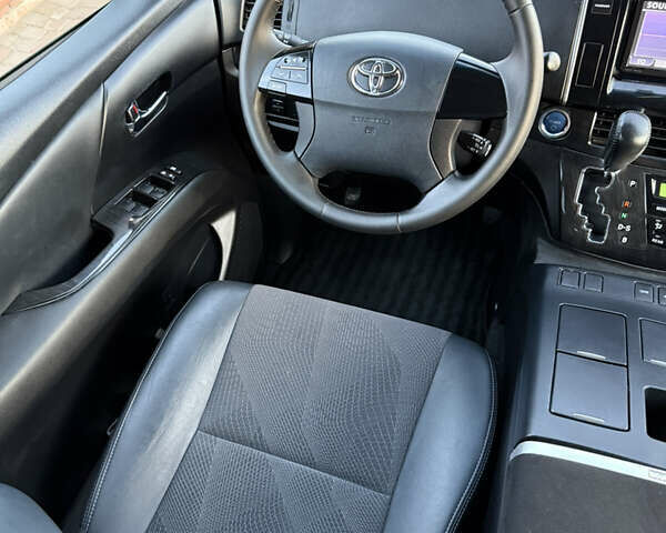 Білий Тойота Естіма, об'ємом двигуна 2.4 л та пробігом 130 тис. км за 16700 $, фото 35 на Automoto.ua