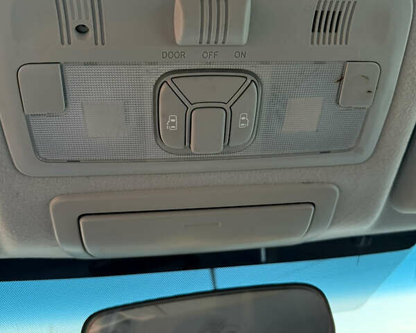 Білий Тойота Естіма, об'ємом двигуна 2.4 л та пробігом 130 тис. км за 16700 $, фото 46 на Automoto.ua