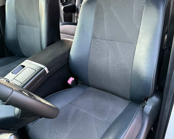 Білий Тойота Естіма, об'ємом двигуна 2.4 л та пробігом 130 тис. км за 16700 $, фото 48 на Automoto.ua