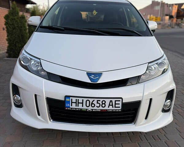 Білий Тойота Естіма, об'ємом двигуна 2.4 л та пробігом 130 тис. км за 16700 $, фото 2 на Automoto.ua