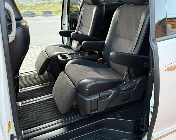 Білий Тойота Естіма, об'ємом двигуна 2.4 л та пробігом 130 тис. км за 16700 $, фото 49 на Automoto.ua