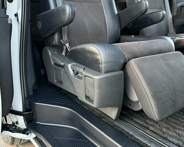 Білий Тойота Естіма, об'ємом двигуна 2.4 л та пробігом 130 тис. км за 16700 $, фото 53 на Automoto.ua