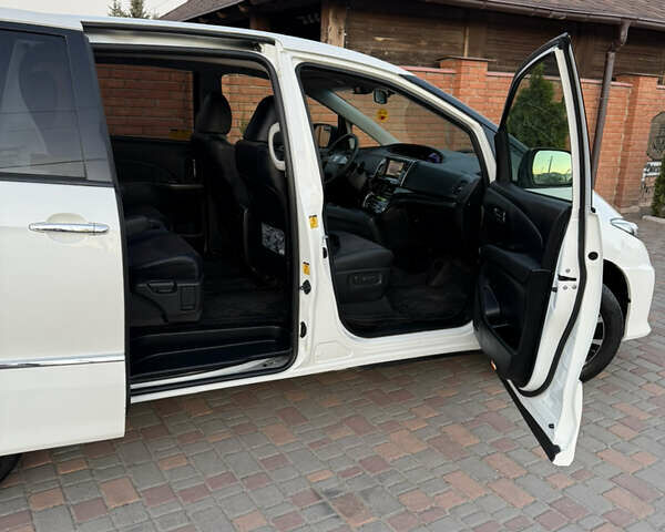 Білий Тойота Естіма, об'ємом двигуна 2.4 л та пробігом 130 тис. км за 16700 $, фото 66 на Automoto.ua