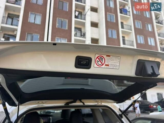 Белый Тойота Эстима, объемом двигателя 2.4 л и пробегом 52 тыс. км за 18850 $, фото 3 на Automoto.ua