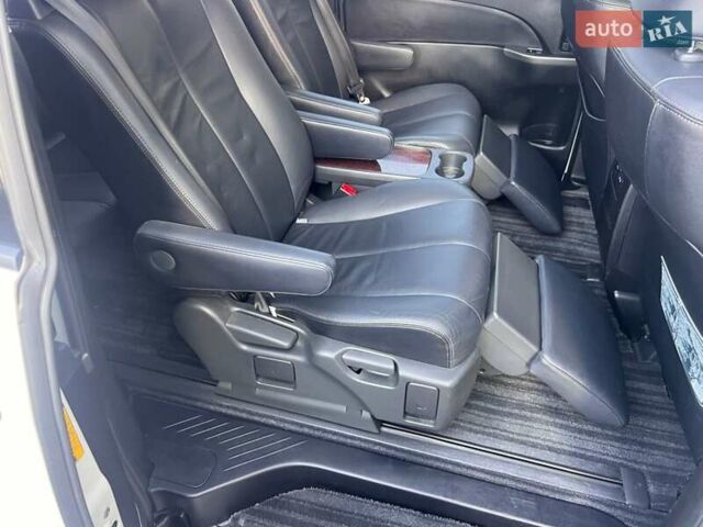 Белый Тойота Эстима, объемом двигателя 2.4 л и пробегом 52 тыс. км за 18850 $, фото 40 на Automoto.ua