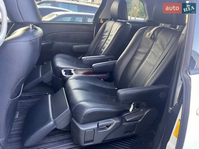 Белый Тойота Эстима, объемом двигателя 2.4 л и пробегом 52 тыс. км за 18850 $, фото 16 на Automoto.ua