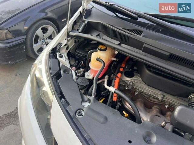 Белый Тойота Эстима, объемом двигателя 2.4 л и пробегом 52 тыс. км за 18850 $, фото 49 на Automoto.ua