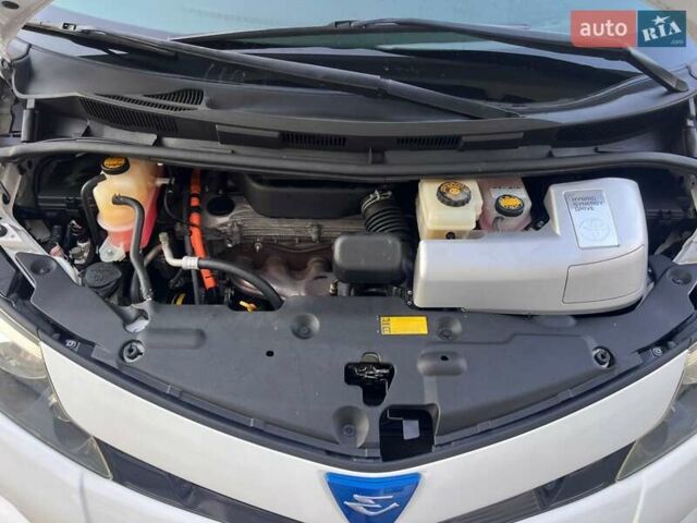 Белый Тойота Эстима, объемом двигателя 2.4 л и пробегом 52 тыс. км за 18850 $, фото 50 на Automoto.ua