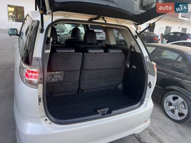 Белый Тойота Эстима, объемом двигателя 2.4 л и пробегом 52 тыс. км за 18850 $, фото 7 на Automoto.ua
