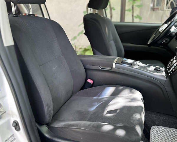 Белый Тойота Эстима, объемом двигателя 2.36 л и пробегом 131 тыс. км за 15200 $, фото 14 на Automoto.ua