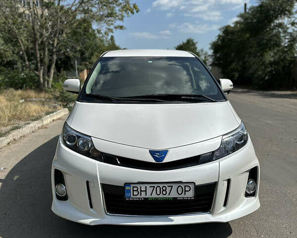 Белый Тойота Эстима, объемом двигателя 2.36 л и пробегом 131 тыс. км за 15200 $, фото 1 на Automoto.ua