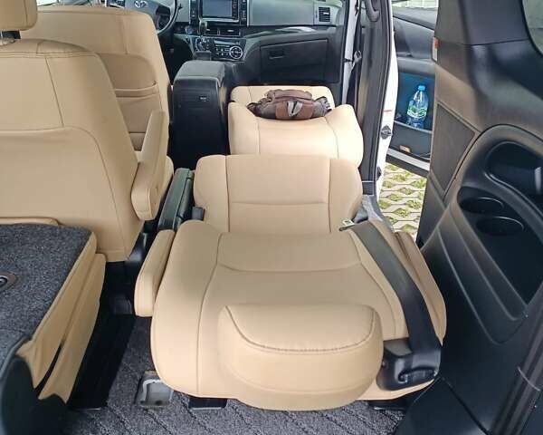 Білий Тойота Естіма, об'ємом двигуна 0 л та пробігом 100 тис. км за 13000 $, фото 2 на Automoto.ua