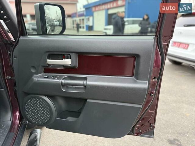 Белый Тойота ФЖ Крузер, объемом двигателя 3.96 л и пробегом 153 тыс. км за 23500 $, фото 14 на Automoto.ua