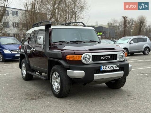 Белый Тойота ФЖ Крузер, объемом двигателя 3.96 л и пробегом 153 тыс. км за 23500 $, фото 7 на Automoto.ua
