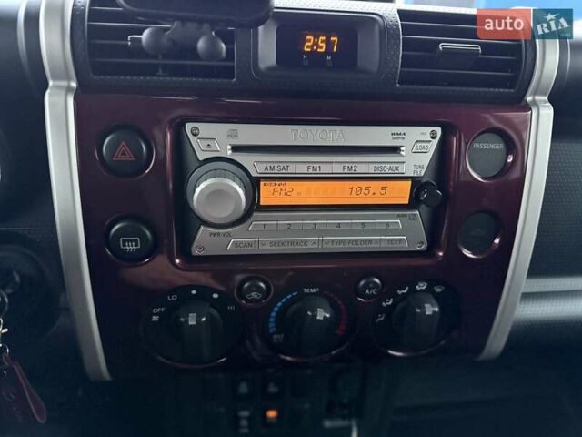 Белый Тойота ФЖ Крузер, объемом двигателя 3.96 л и пробегом 153 тыс. км за 23500 $, фото 28 на Automoto.ua