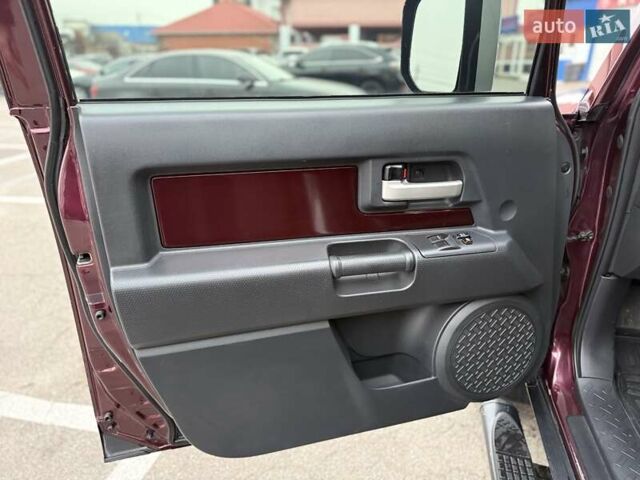 Белый Тойота ФЖ Крузер, объемом двигателя 3.96 л и пробегом 153 тыс. км за 23500 $, фото 13 на Automoto.ua