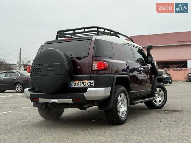 Белый Тойота ФЖ Крузер, объемом двигателя 3.96 л и пробегом 153 тыс. км за 23500 $, фото 5 на Automoto.ua