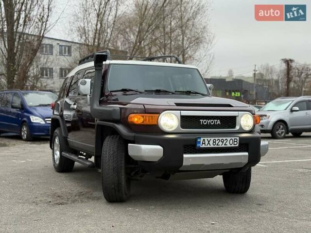 Белый Тойота ФЖ Крузер, объемом двигателя 3.96 л и пробегом 153 тыс. км за 23500 $, фото 4 на Automoto.ua