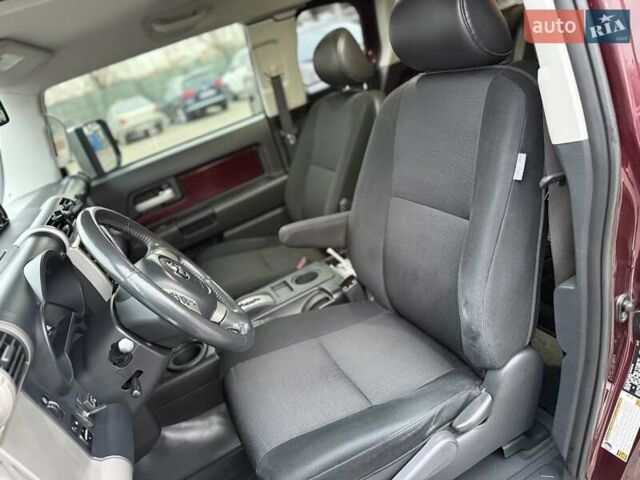 Белый Тойота ФЖ Крузер, объемом двигателя 3.96 л и пробегом 153 тыс. км за 23500 $, фото 10 на Automoto.ua