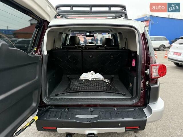 Белый Тойота ФЖ Крузер, объемом двигателя 3.96 л и пробегом 153 тыс. км за 23500 $, фото 15 на Automoto.ua