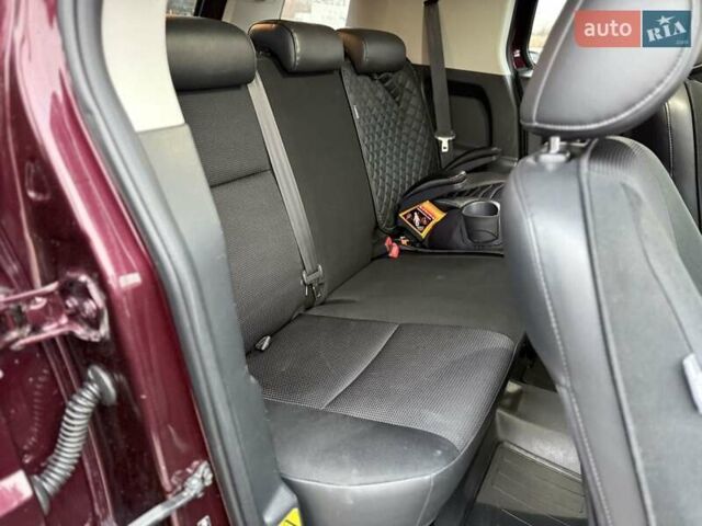 Белый Тойота ФЖ Крузер, объемом двигателя 3.96 л и пробегом 153 тыс. км за 23500 $, фото 21 на Automoto.ua