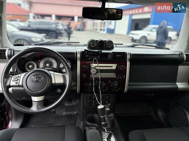 Белый Тойота ФЖ Крузер, объемом двигателя 3.96 л и пробегом 153 тыс. км за 23500 $, фото 11 на Automoto.ua