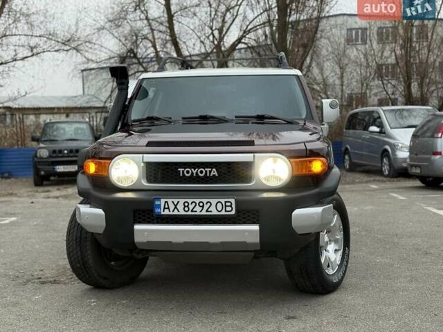 Белый Тойота ФЖ Крузер, объемом двигателя 3.96 л и пробегом 153 тыс. км за 23500 $, фото 1 на Automoto.ua