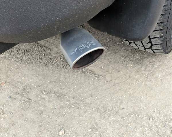 Белый Тойота ФЖ Крузер, объемом двигателя 4 л и пробегом 255 тыс. км за 21000 $, фото 19 на Automoto.ua