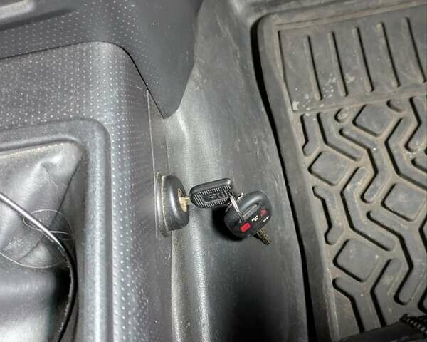 Белый Тойота ФЖ Крузер, объемом двигателя 4 л и пробегом 255 тыс. км за 21000 $, фото 16 на Automoto.ua