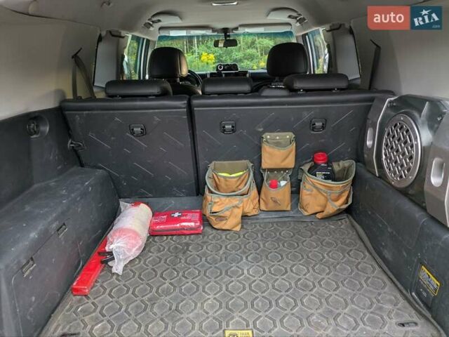 Белый Тойота ФЖ Крузер, объемом двигателя 4 л и пробегом 255 тыс. км за 21000 $, фото 18 на Automoto.ua