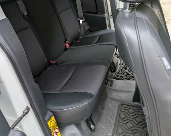 Белый Тойота ФЖ Крузер, объемом двигателя 4 л и пробегом 255 тыс. км за 21000 $, фото 12 на Automoto.ua