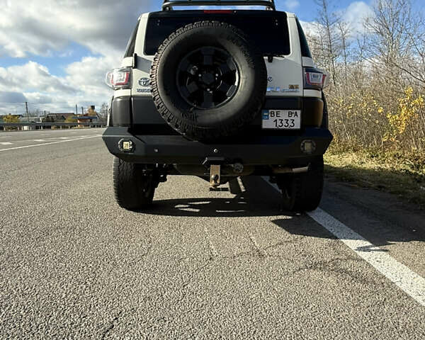 Белый Тойота ФЖ Крузер, объемом двигателя 3.96 л и пробегом 187 тыс. км за 25000 $, фото 5 на Automoto.ua