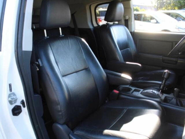 Белый Тойота ФЖ Крузер, объемом двигателя 4 л и пробегом 110 тыс. км за 4500 $, фото 9 на Automoto.ua