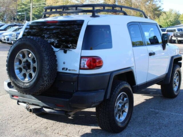 Белый Тойота ФЖ Крузер, объемом двигателя 4 л и пробегом 110 тыс. км за 4500 $, фото 4 на Automoto.ua