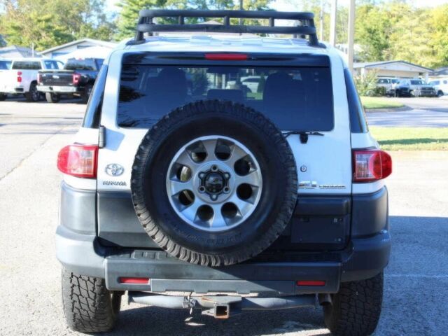 Белый Тойота ФЖ Крузер, объемом двигателя 4 л и пробегом 110 тыс. км за 4500 $, фото 3 на Automoto.ua