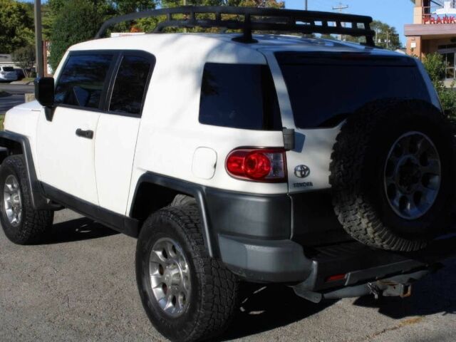 Белый Тойота ФЖ Крузер, объемом двигателя 4 л и пробегом 110 тыс. км за 4500 $, фото 2 на Automoto.ua