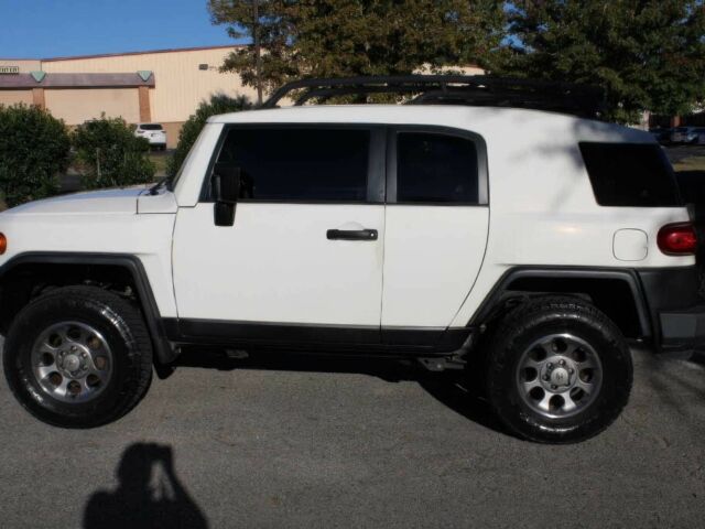 Белый Тойота ФЖ Крузер, объемом двигателя 4 л и пробегом 110 тыс. км за 4500 $, фото 1 на Automoto.ua