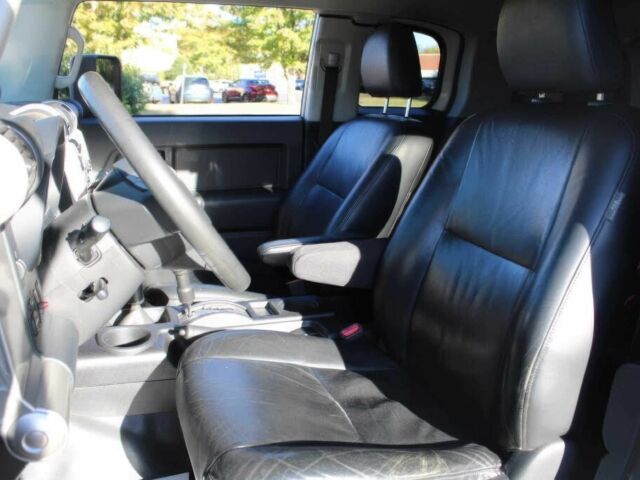 Белый Тойота ФЖ Крузер, объемом двигателя 4 л и пробегом 110 тыс. км за 4500 $, фото 8 на Automoto.ua